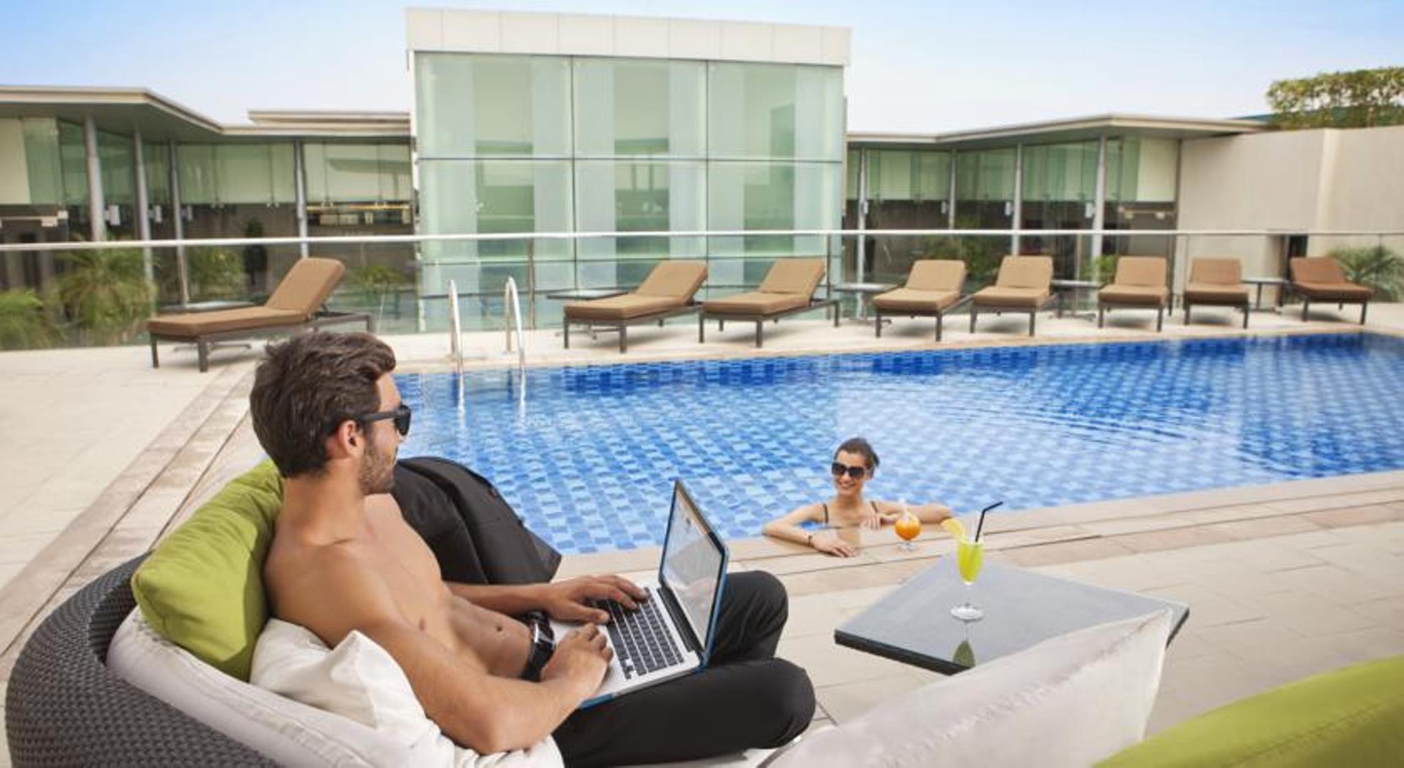Centro Barsha - By Rotana होटल 3*