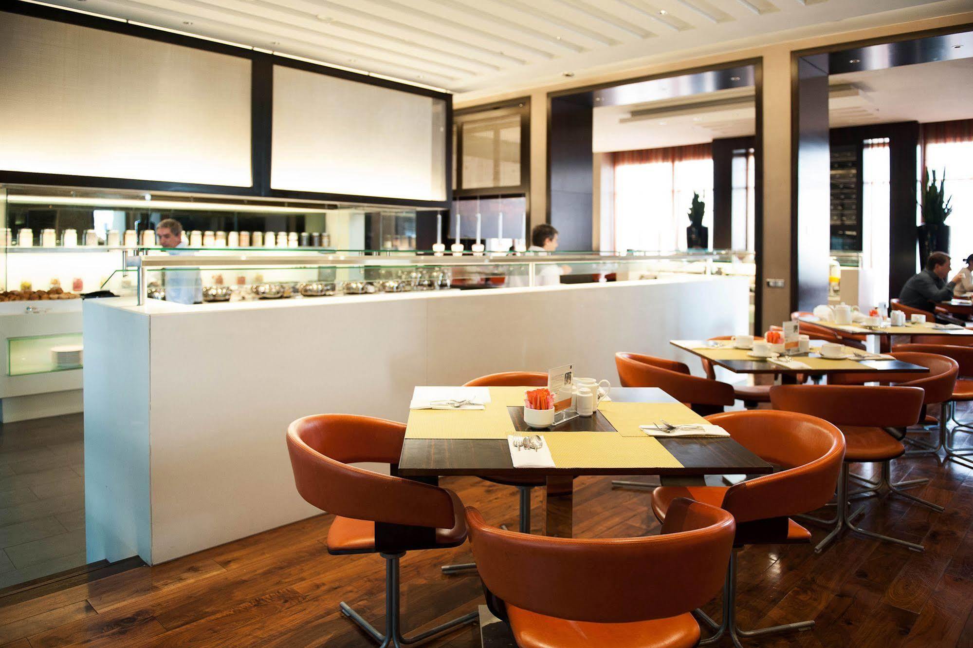 Centro Barsha - By Rotana Готель 3*