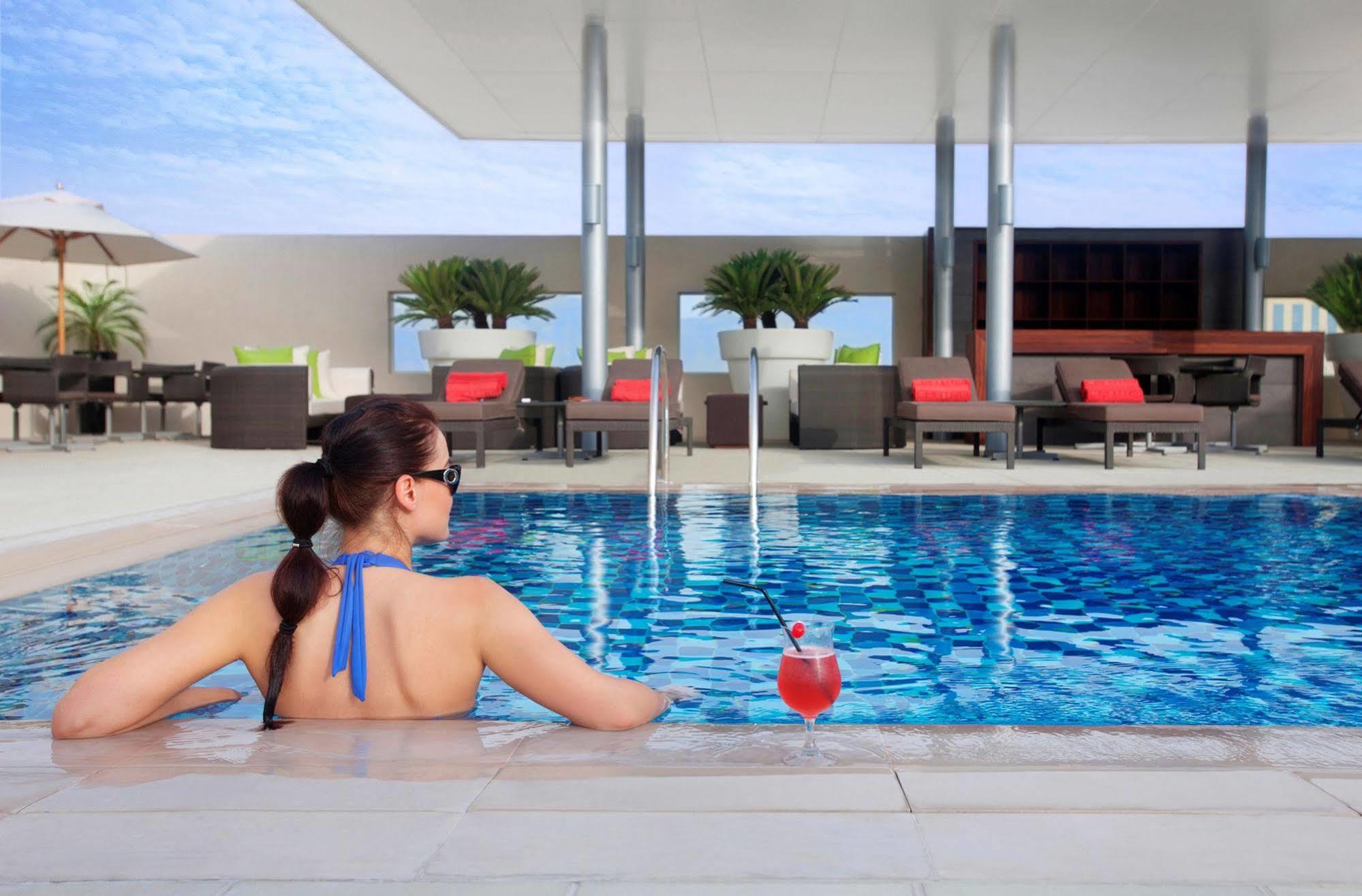 Готель Centro Barsha - By Rotana